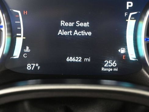 Used 2024 Chrysler Pacifica Touring-L FWD image 37