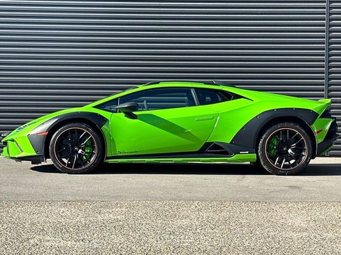 Used 2024 Lamborghini Huracan Sterrato image 2