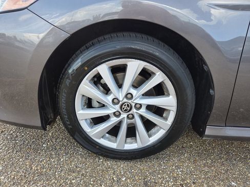 Used 2022 Toyota Camry LE w/ Carpet Mat Package (TMS) FWD image 21