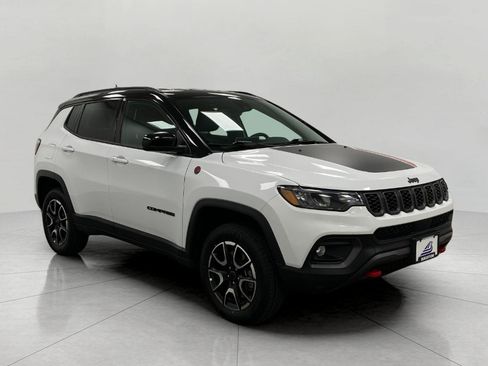 Used 2025 Jeep Compass Trailhawk w/ Trailer Tow Group image 1