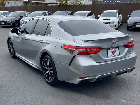 Used 2018 Toyota Camry SE image 5