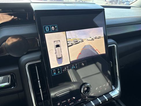 Used 2025 GMC Yukon Elevation image 24