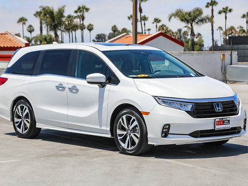 Used 2024 Honda Odyssey Touring image 4