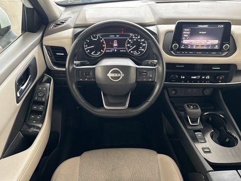 Used 2025 Nissan Rogue SV FWD image 18
