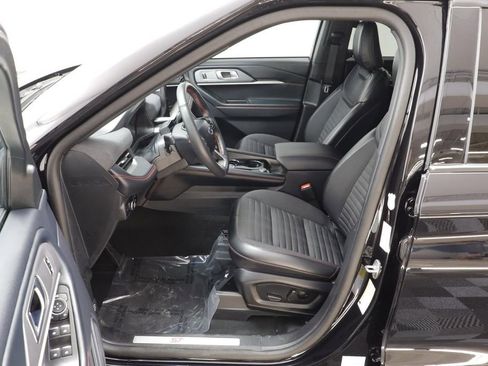 Used 2025 Ford Explorer ST-Line w/ ST-Line Street Pack AWD/4WD image 6