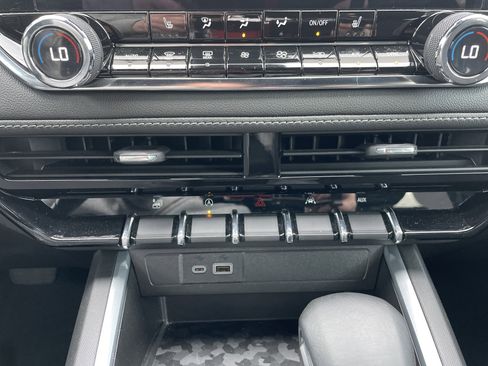 Used 2023 Chevrolet Colorado LT w/ LT Convenience Package II image 37