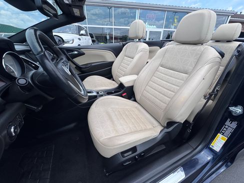 Used 2019 Buick Cascada Premium FWD image 2