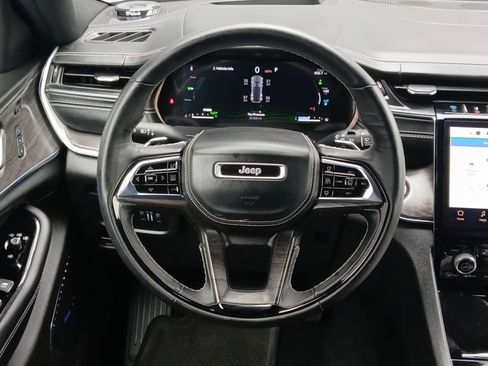 Used 2022 Jeep Grand Cherokee Overland w/ Advanced Protech Group III AWD/4WD image 21