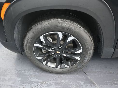 Used 2022 Chevrolet TrailBlazer LT w/ Convenience Package FWD image 9