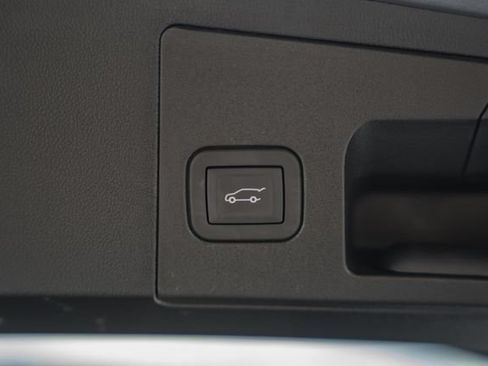 Used 2025 Cadillac XT5 Luxury FWD image 11