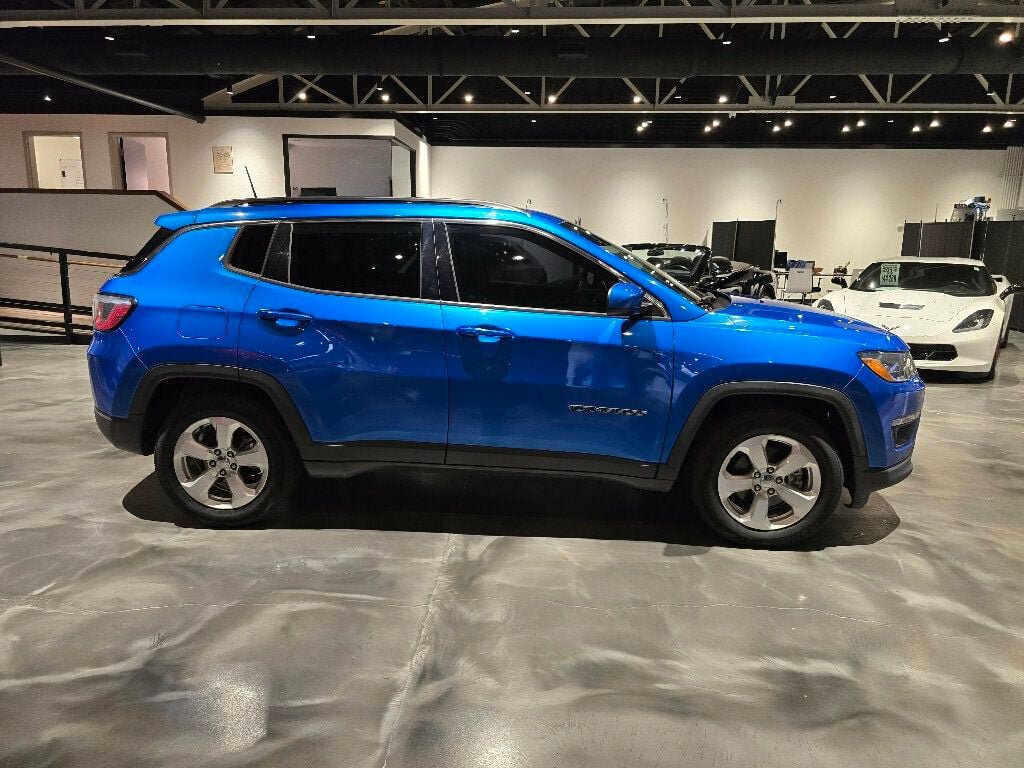 Used 2017 Jeep Compass Latitude w/ Popular Equipment Group FWD image 4