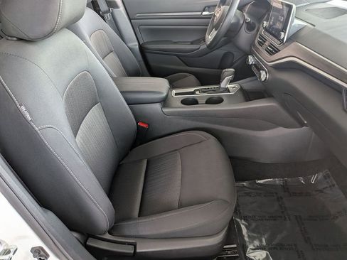 Used 2025 Nissan Altima 2.5 SV FWD image 30