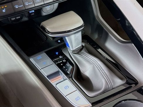 Used 2025 Hyundai Elantra SEL FWD image 13