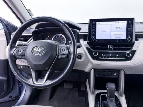 Used 2022 Toyota Corolla Cross LE FWD image 3