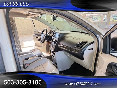 Used 2013 Chrysler Town & Country Touring FWD image 42