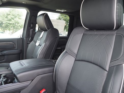 New 2025 RAM 3500 Limited image 9