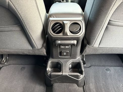 Used 2025 Jeep Wrangler Unlimited Sahara AWD/4WD image 20