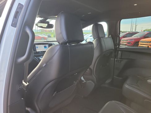 New 2026 Chrysler Pacifica Select image 12