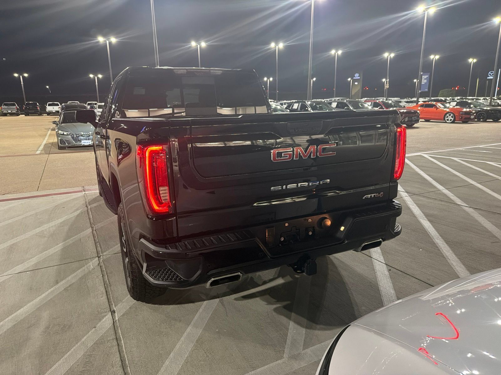 Used 2022 GMC Sierra 1500 AT4 w/ AT4 Premium Package AWD/4WD image 7
