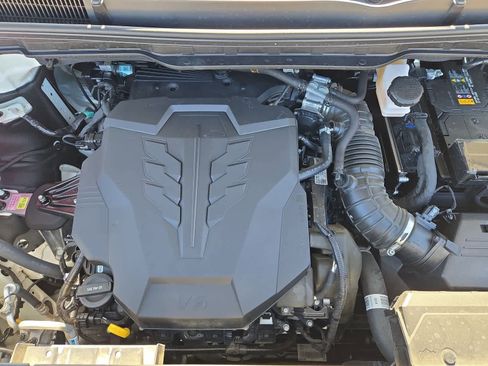 Certified 2025 Kia Carnival SX w/ SX Dark Edition Package image 12