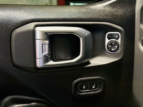 Used 2021 Jeep Gladiator Sport image 14