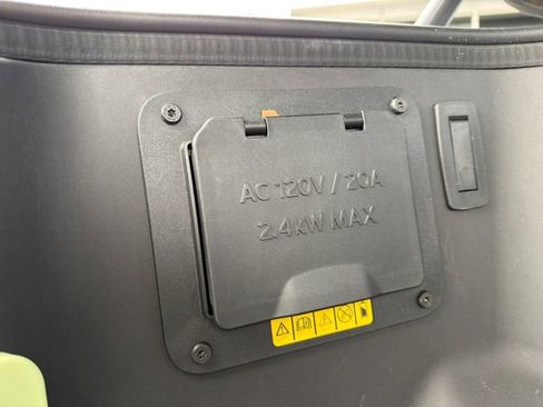 Used 2023 Ford F150 Lightning XLT image 15