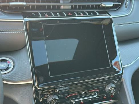 New 2025 Jeep Grand Cherokee L Laredo AWD/4WD image 17