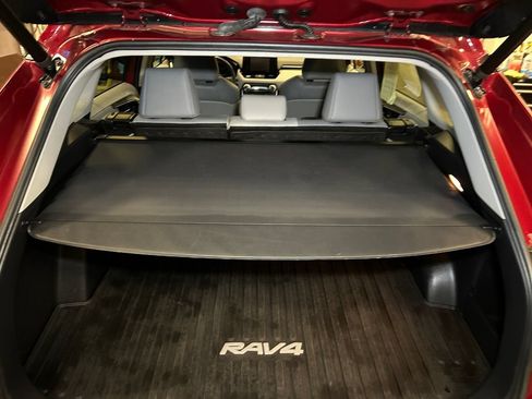 Used 2021 Toyota RAV4 XLE Premium AWD/4WD image 20