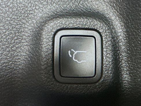 Used 2017 Jeep Compass Limited w/ Navigation Group image 30