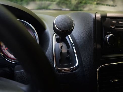 Used 2014 Dodge Grand Caravan American Value Package FWD image 10