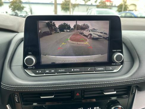 Used 2023 Nissan Rogue SV image 32