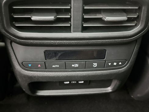 Used 2024 Honda Pilot Touring image 28