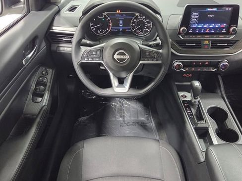 Used 2025 Nissan Altima 2.5 SV FWD image 7