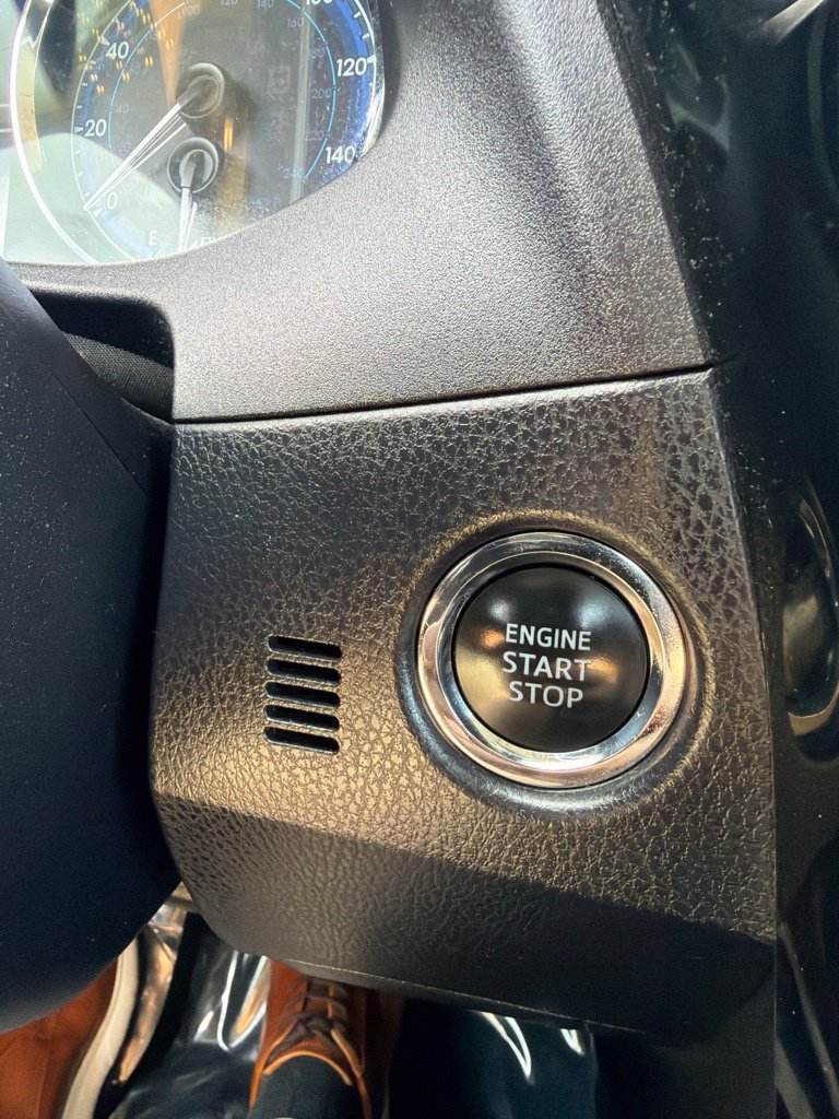 Used 2018 Toyota Corolla SE w/ SE Premium Package FWD image 26
