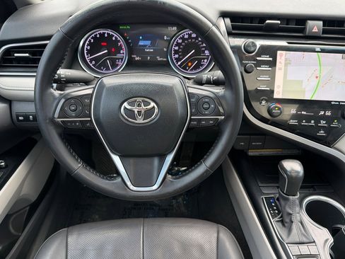 Used 2020 Toyota Camry XLE image 11