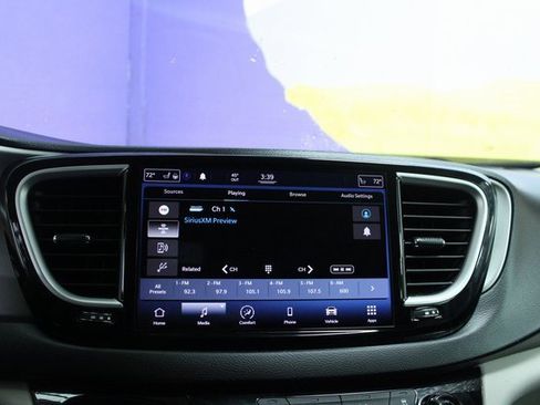 Used 2021 Chrysler Pacifica Touring-L image 21