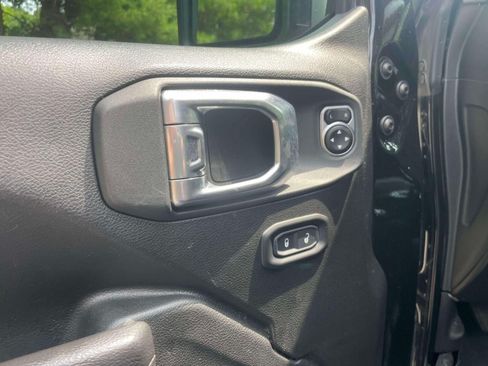 Used 2022 Jeep Wrangler Unlimited Sport AWD/4WD image 17