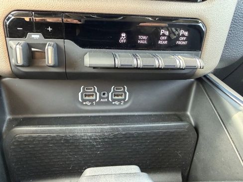Used 2022 RAM 1500 Laramie AWD/4WD image 29