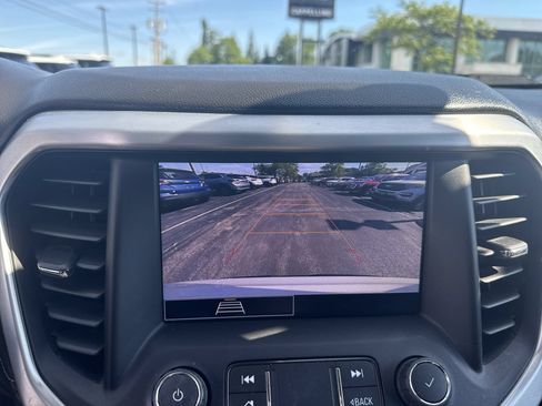 Used 2021 GMC Acadia SLE w/ Driver Convenience Package FWD image 15