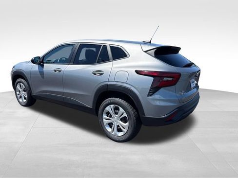 Used 2024 Chevrolet Trax LS FWD image 3
