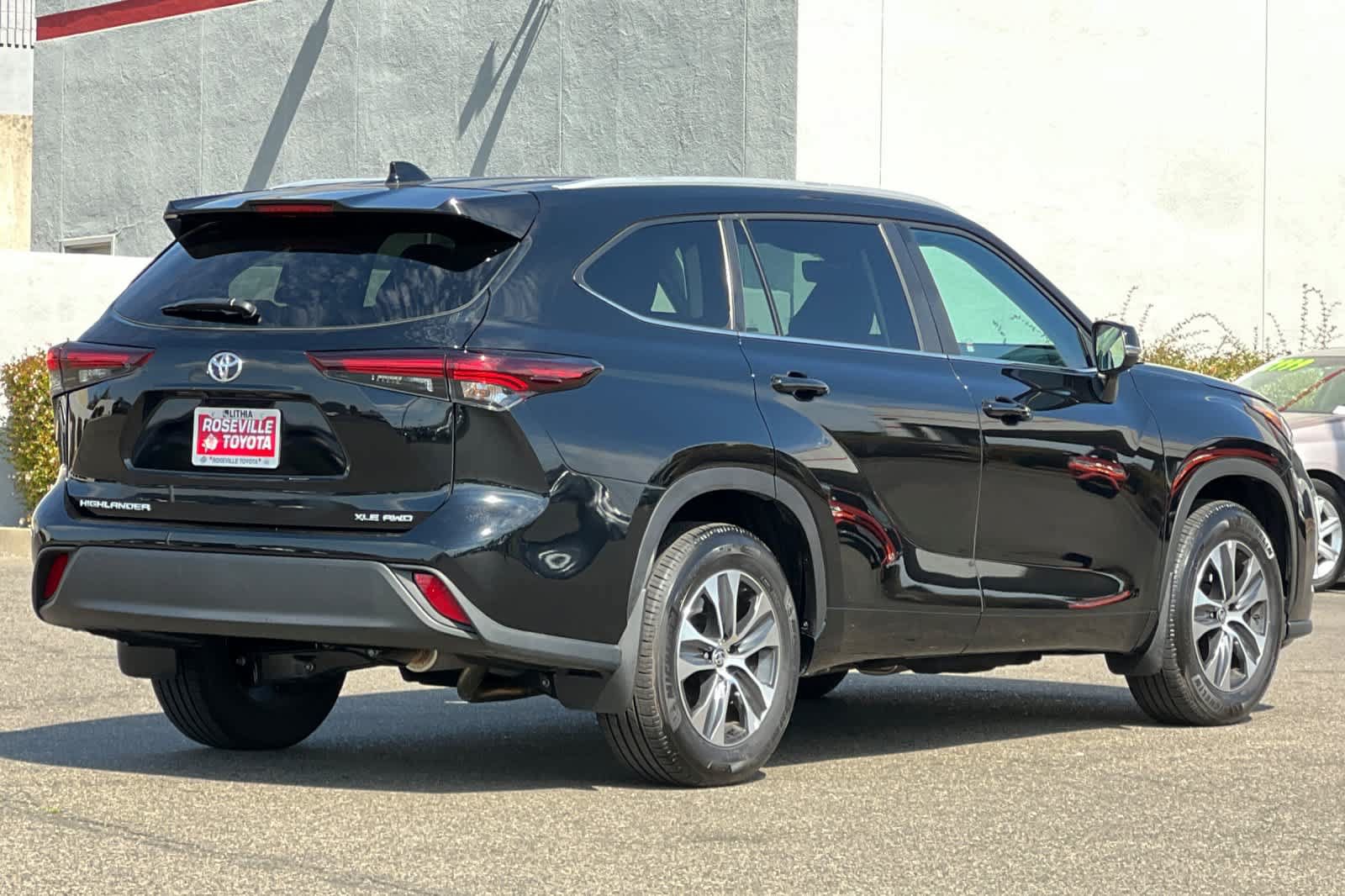 Certified 2026 Toyota Highlander XLE AWD/4WD image 2