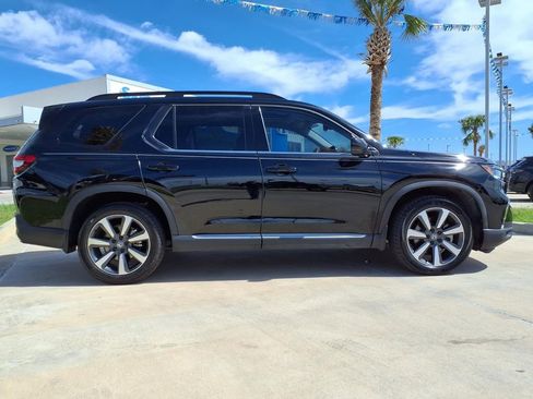 Certified 2025 Honda Pilot Touring image 8