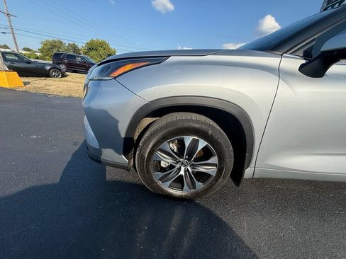 Used 2021 Toyota Highlander XLE FWD image 9
