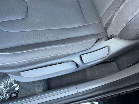 Used 2025 Hyundai Elantra SEL image 23