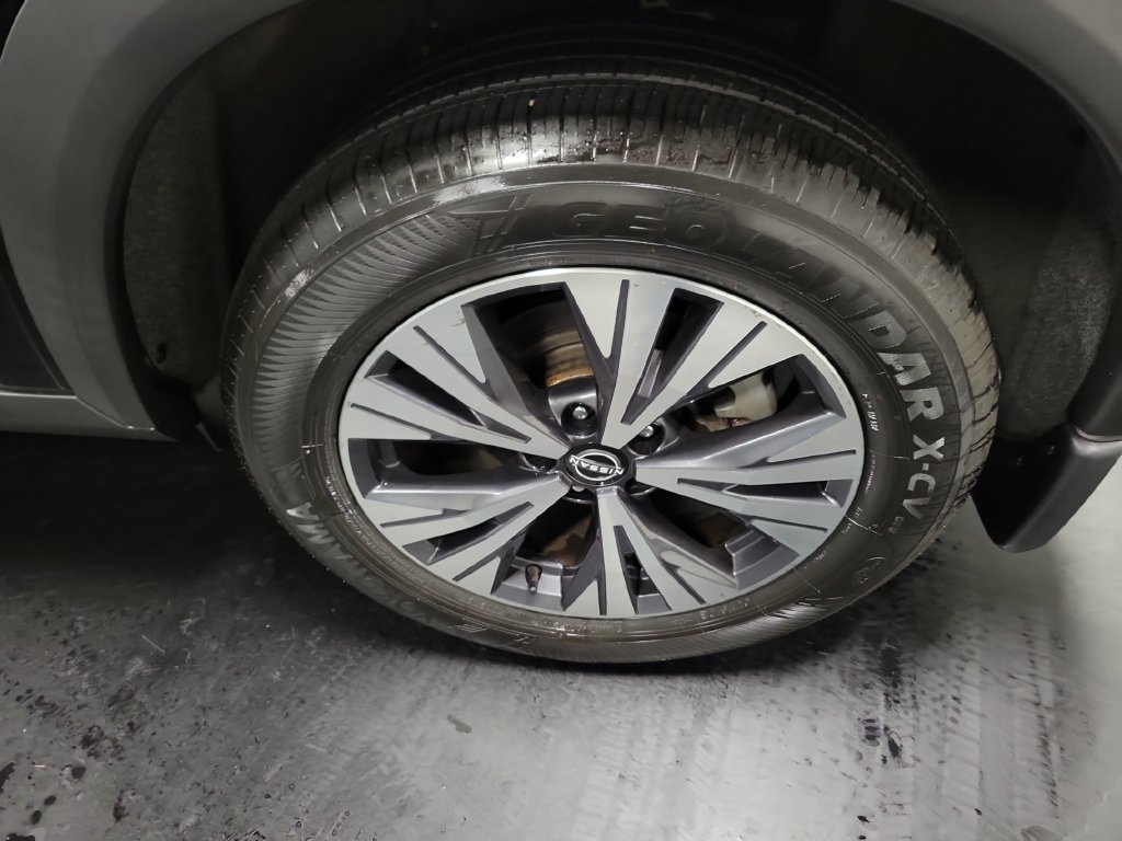 Used 2023 Nissan Rogue SV AWD/4WD image 12