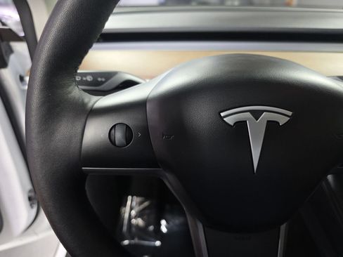 Used 2023 Tesla Model Y Long Range AWD/4WD image 27