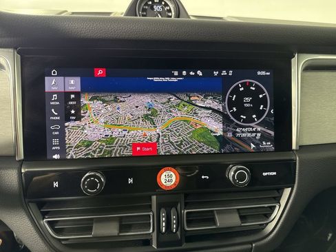 Certified 2026 Porsche Macan AWD/4WD image 27