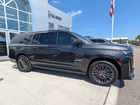 Used 2024 Cadillac Escalade ESV V image 1