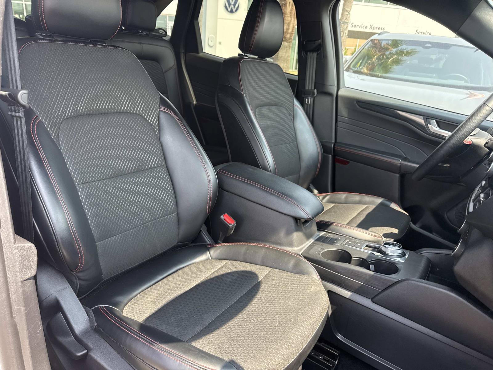 Used 2025 Ford Escape ST-Line FWD image 11