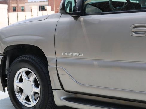 Used 2001 GMC Yukon XL Denali AWD/4WD image 32